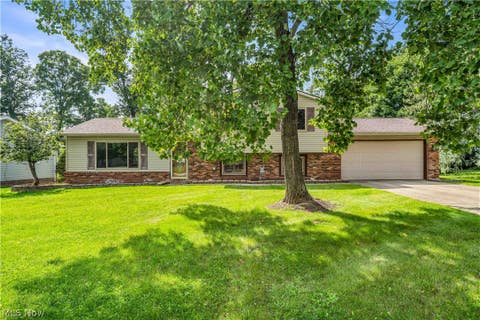 Tiny photo for 14472 S Gateway Drive, North Royalton, OH 44133 (MLS # 5238628)