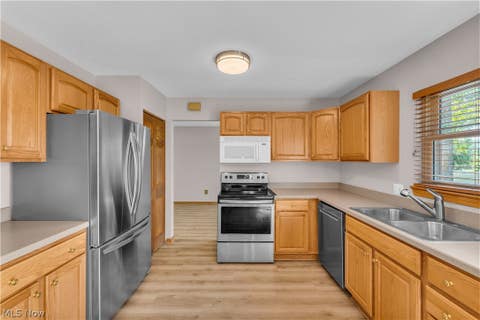 Tiny photo for 14472 S Gateway Drive, North Royalton, OH 44133 (MLS # 5238628)