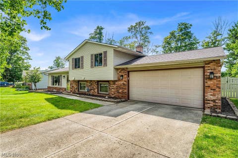 Tiny photo for 14472 S Gateway Drive, North Royalton, OH 44133 (MLS # 5238628)