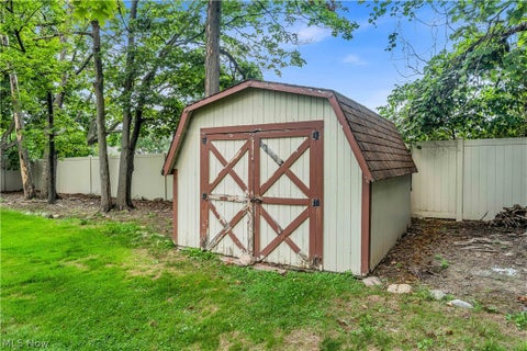 Tiny photo for 14472 S Gateway Drive, North Royalton, OH 44133 (MLS # 5238628)