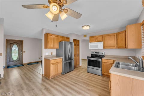 Tiny photo for 14472 S Gateway Drive, North Royalton, OH 44133 (MLS # 5238628)
