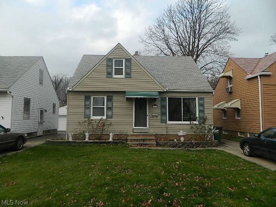 3 bedroom Bungalow with 1 car detached garage. Hardwood floors. Family room in lower level. Close to schools, park, shopping & highways. This is a Fannie Mae HomePath property.