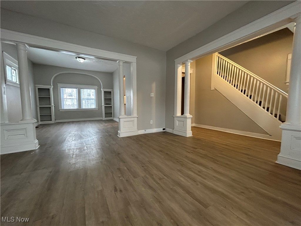 Photo of 10726 Garfield Avenue, Cleveland, OH 44108 (MLS # 5184507)