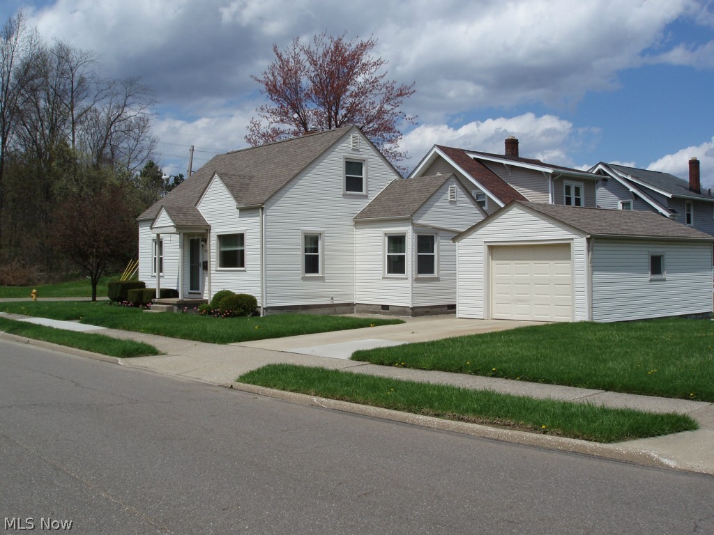 Nice 3 bedroom Cape Cod. 1car garage