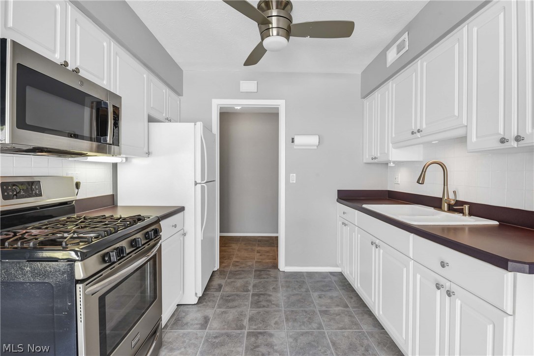 20466 Williamsburg Court 208B