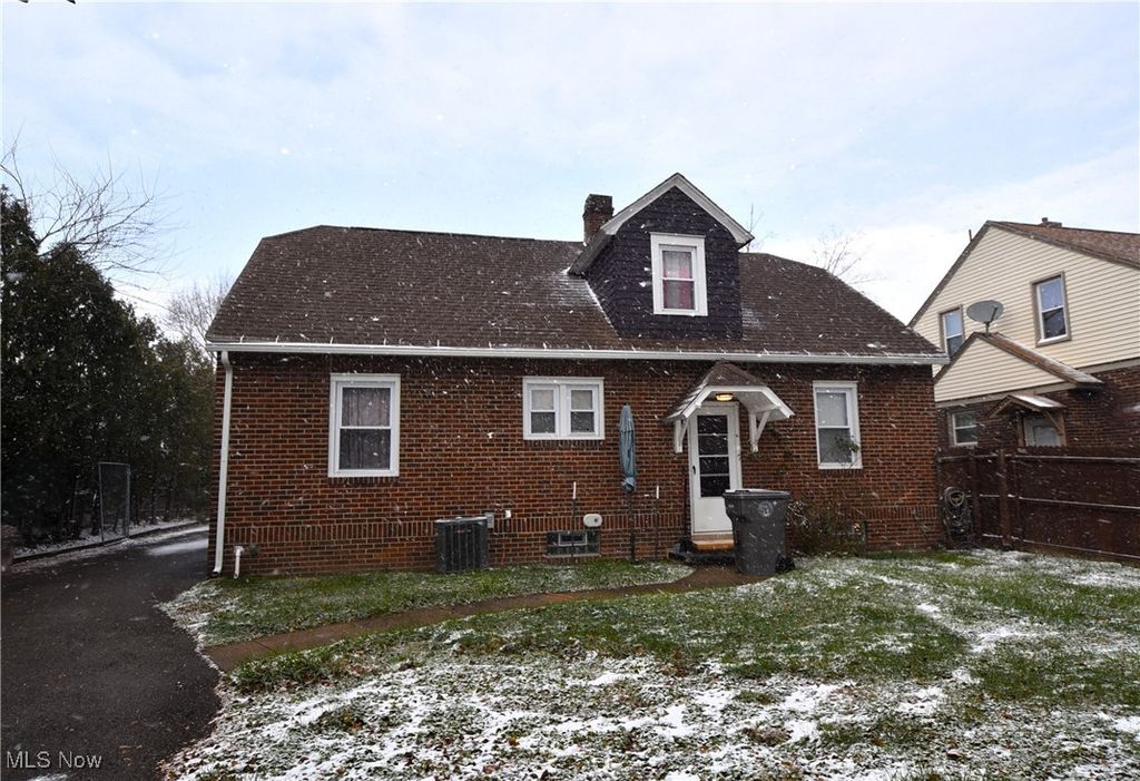 Photo of 15 Vermont Avenue, Youngstown, OH 44512 (MLS # 5174673)