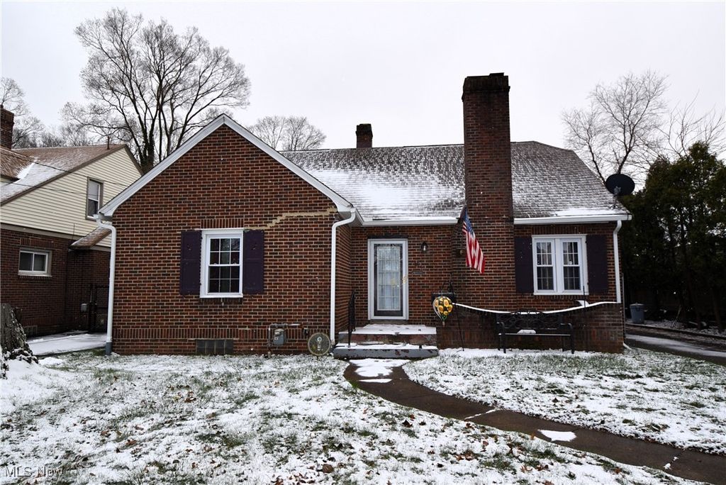 Photo of 15 Vermont Avenue, Youngstown, OH 44512 (MLS # 5174673)