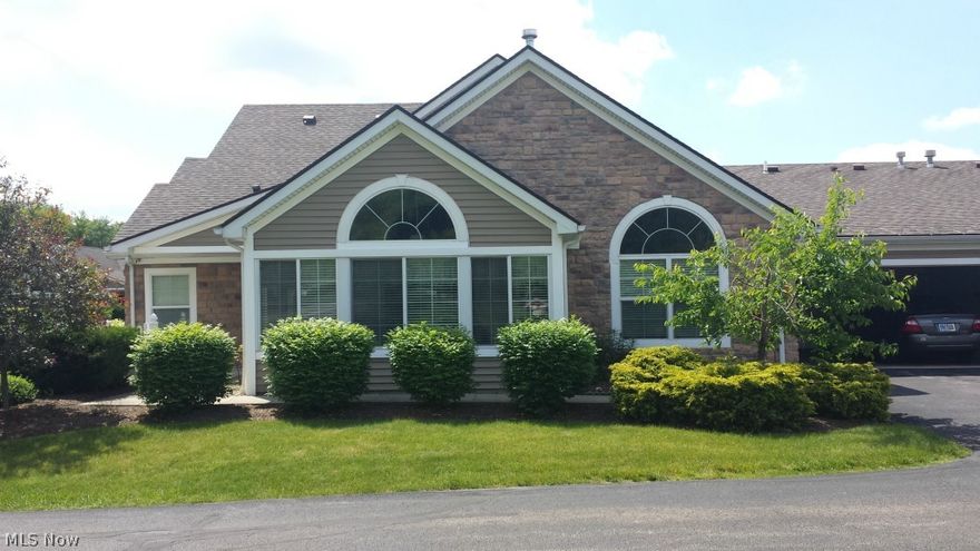 Beautiful ranch with fireplace and vaulted ceilings.  End unit with unobstructed views of common area.  Very private, meticulous owner.  Better than new and priced lower.  No more than 2 dogs.