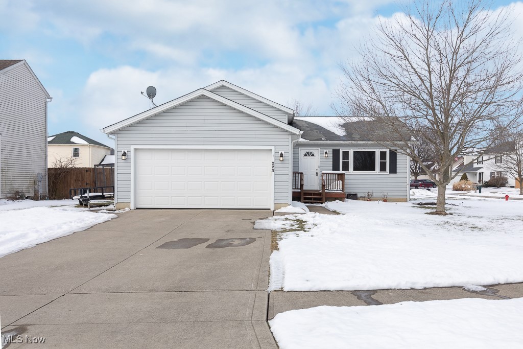 223 Finch Drive, Elyria, Ohio image 1