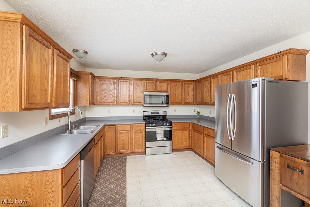 223 Finch Drive, Elyria, Ohio image 11