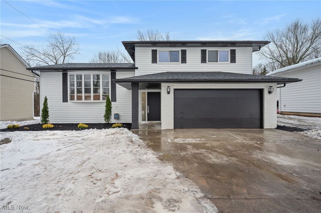 Photo of 25970 Cambridge Drive, Bedford Heights, OH 44146 (MLS # 5175786)