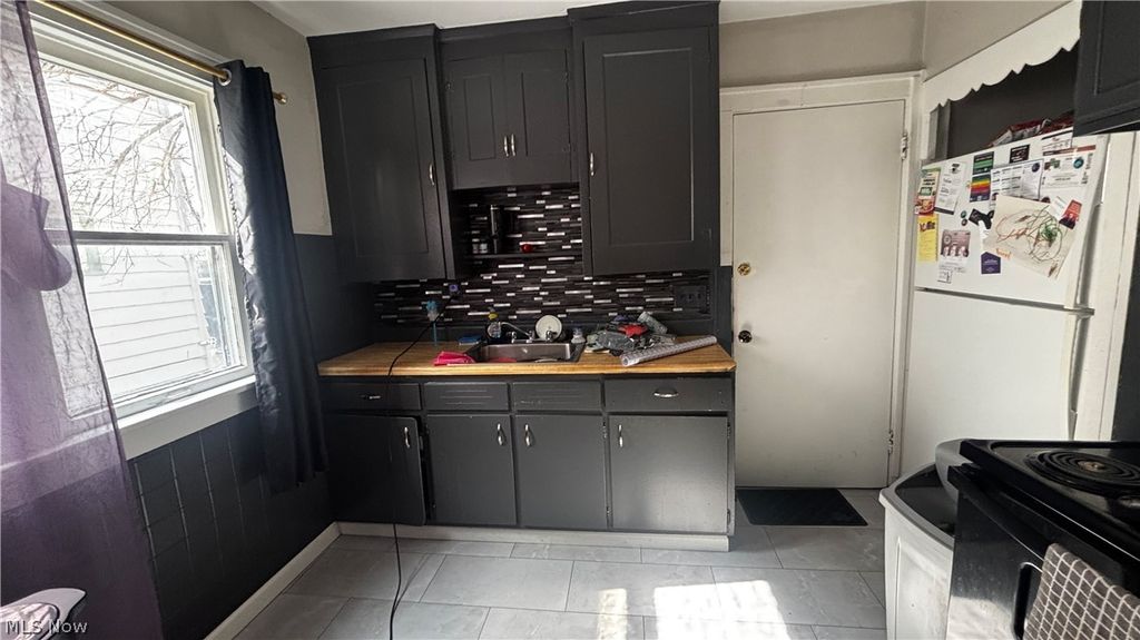 Photo of 3234 W 110th Street, Cleveland, OH 44111 (MLS # 5191716)