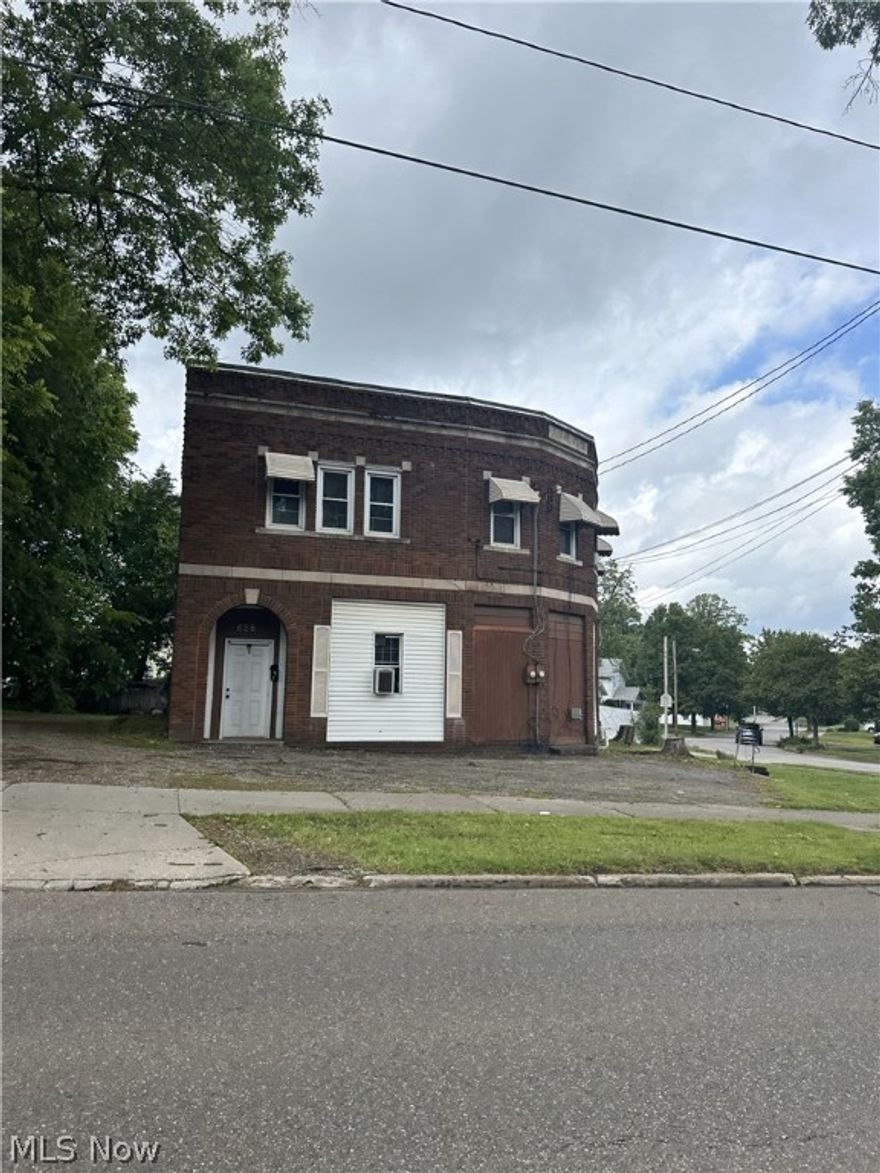 Welcome to your next investment property! This triplex is fully rented, for a total of $2,453. There is a 3 bedroom 1 bathroom unit upstairs and two 1 bedroom 1 bathroom units downstairs. The roof was replaced in 2021 and both lower units were renovated in 2023.