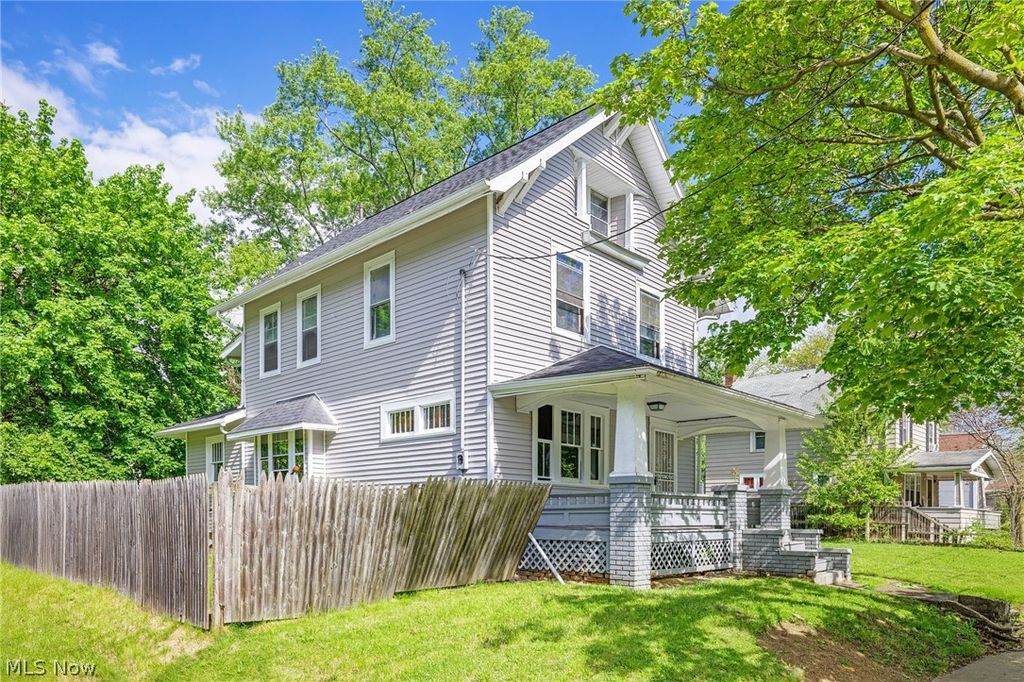 Photo of 1390 Curtis Street, Akron, OH 44301 (MLS # 5209442)