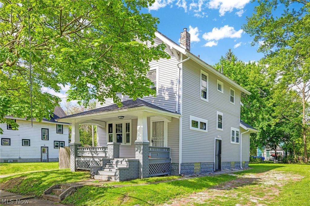 Photo of 1390 Curtis Street, Akron, OH 44301 (MLS # 5209442)