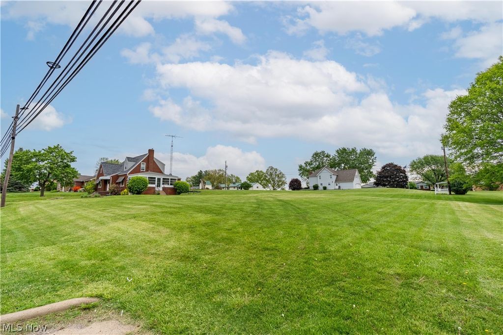 Photo of 818 Canton Road NW, Carrollton, OH 44615 (MLS # 5207171)