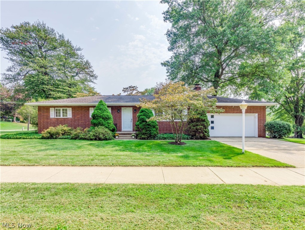 This Red Brick Ranch is just the place you'd like to call home! Three bedrooms, 2 full baths on a parklike lot where your final touches complete this home. A spacious living room with a brick fireplace leads to the dining room and kitchen. The three bedrooms are down the hall with a full bath and the master having an en-suite bath. Beautiful hardwood floors under most if not all carpet. Finished rec room in the lower level includes a cedar closet. Next to Fort Island/Griffiths Park and two blocks from Fort Island Elementary School and Fort Island Swim Club. A/C is 2 yrs. old, Furnace is 10 yrs old, whole house attic fan and Pella windows. Home Warranty offered.