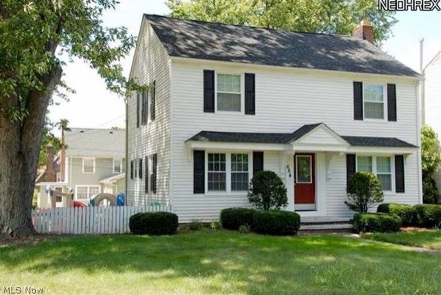 Beautiful single family home on a corner lot with original hardwood floors throughout the house. Renovated kitchen, baths, roof and windows with new materials only a few years ago. Fenced in front yard is perfect for pets. There is an attached garage and a sunroom. Walking distance from local golf course. A must see!