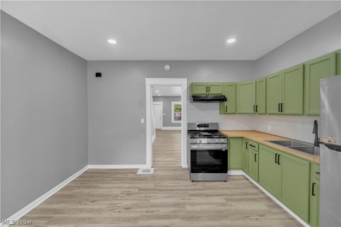 Tiny photo for 3209 Woodbridge Avenue, Cleveland, OH 44109 (MLS # 5254847)
