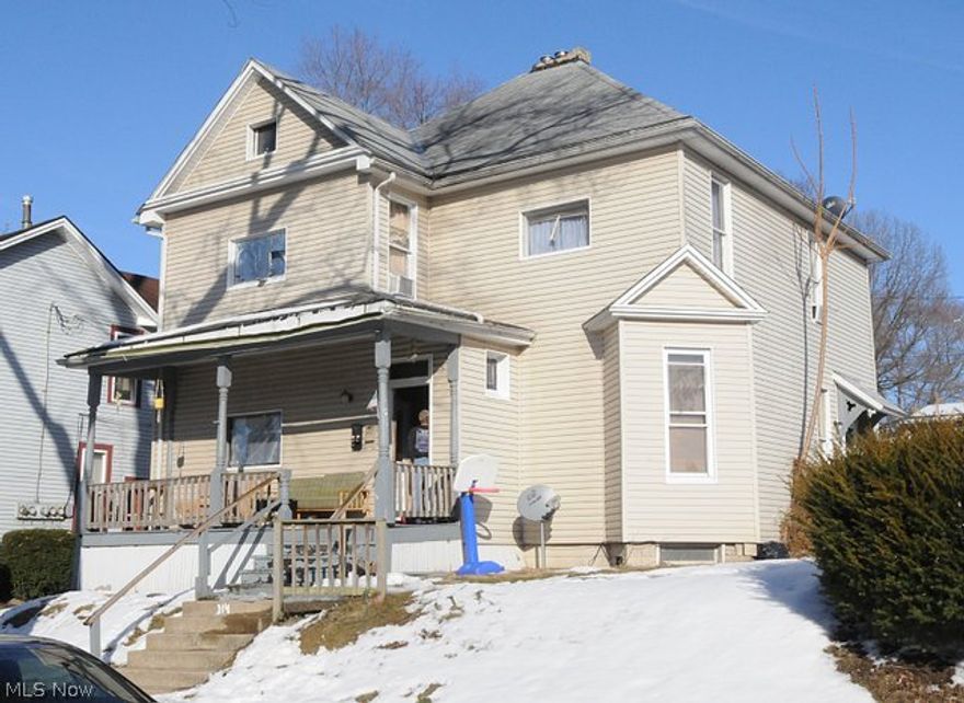 Immediate income on this side by side duplex with separate utilities on the north end of town. One parking space available at the rear of the building. Start earning money today. Each tenant is now on a month to month agreement. Tenant in 314-A has lived there since July 2012 and the other tenant has lived there since 2004.