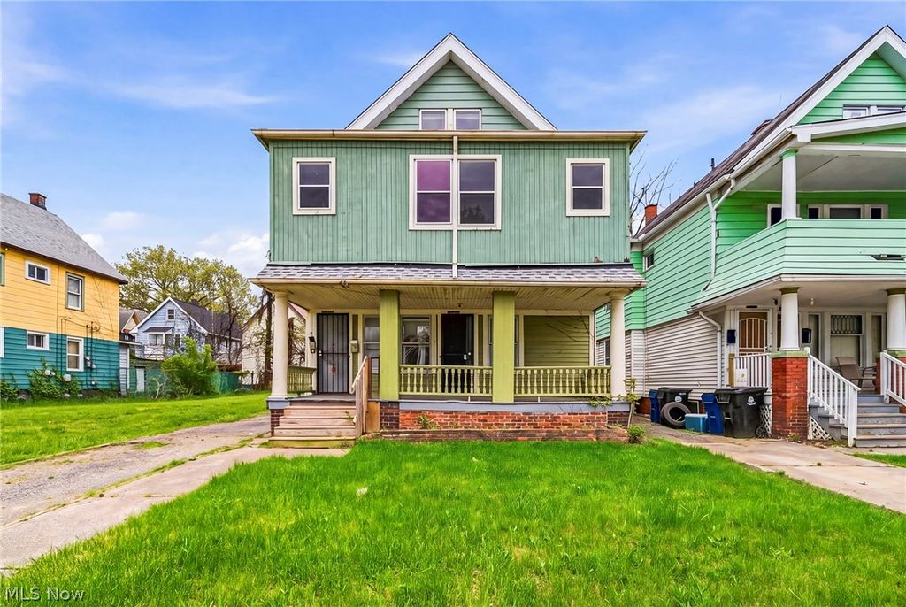 Photo of 13504 Ashburton Avenue, Cleveland, OH 44110 (MLS # 5206720)