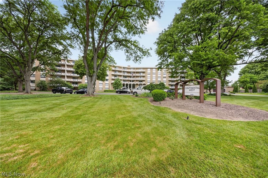 Photo of 3400 Wooster Road #416, Rocky River, OH 44116 (MLS # 5217843)