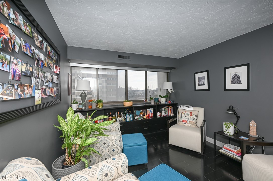 Meridian Condo - Residential