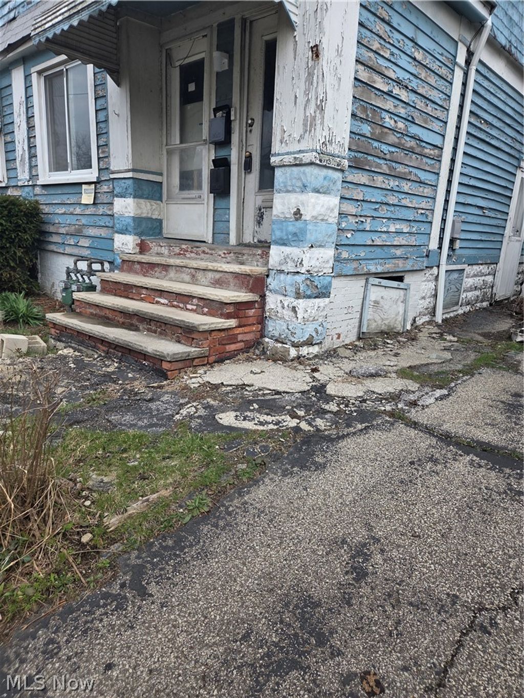 Photo of 1749 Alcoy Road, Cleveland, OH 44112 (MLS # 5205407)