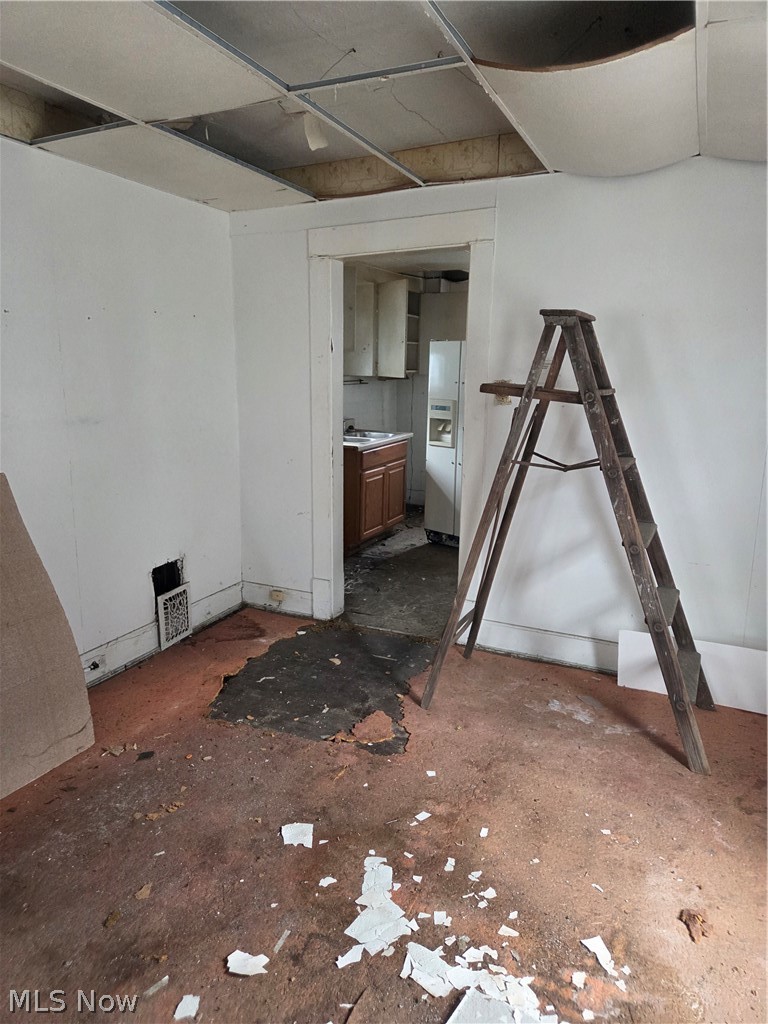 R C Mott Heirs Sub - Residential Income