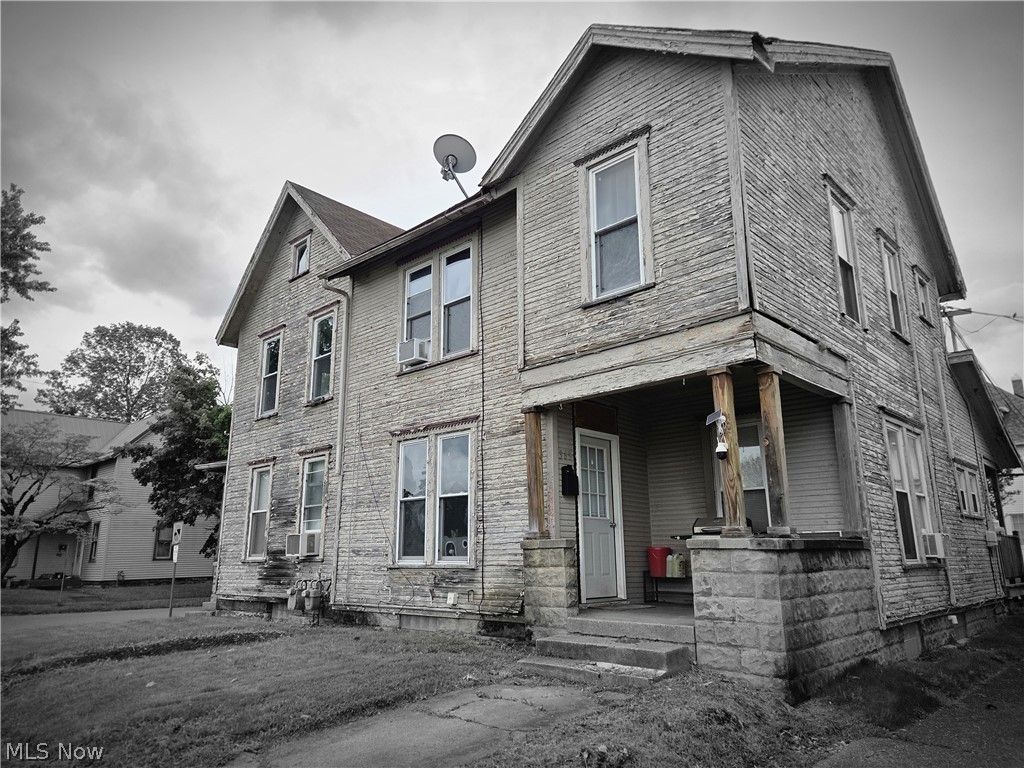 Photo of 369 5th ST, Coshocton, OH 43812 (MLS # 5210128)