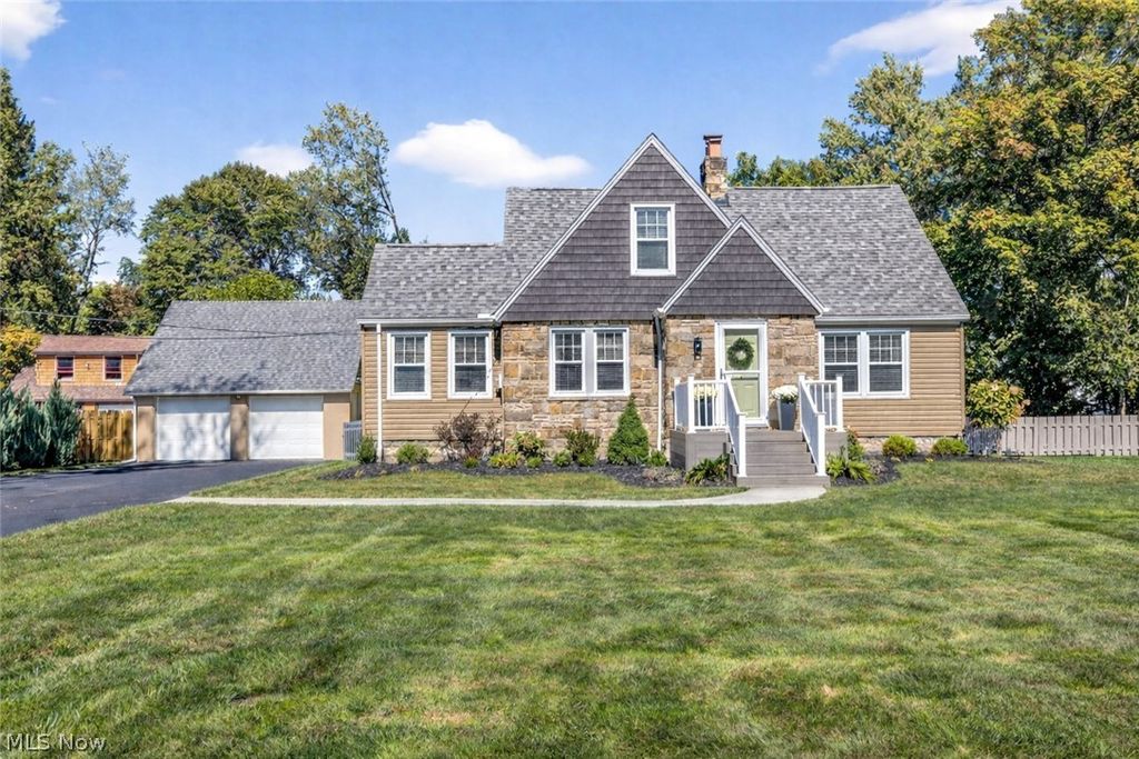 Photo of 39119 Johnnycake Ridge Road, Willoughby, OH 44094 (MLS # 5194178)