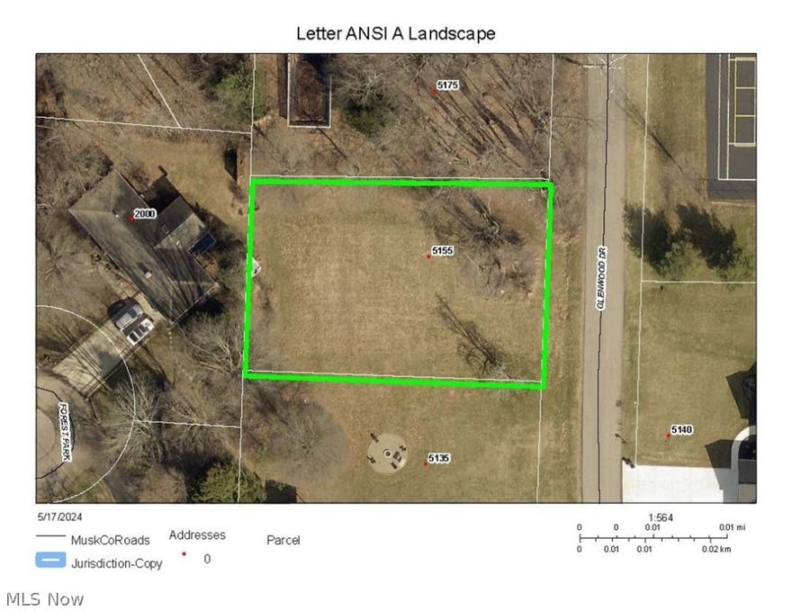 Very Nice , level building lot in Oakwood North III. All public utilities available .  Many, many new homes, and great features such as a community park and tennis court..  Utilites available, electric, gas, cable, public water, public sewer available. HOA voluntary. Watershed assessment . Subject to subdivision restrictions HOA fees are voluntary