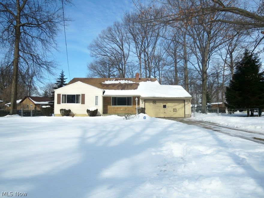 Spacious Split Level with 2315 Sq. Ft on the Cul De Sac. 3 Bedrooms w/HDWD Flrs & Double Wide Closets. Master Bdrm w/Full Master Bath. Additional 2nd Full Bath. Vaulted Open Step Down Living Room with Gas Corner Fireplace. Nice Size Kitchen is Open to the Formal Dining Room w/HDWD Flrs. 30x12 Family Room w/WB Fireplace & Built Ins. Office, Laundry and Additional ½ Bath. 26x12 Sun Room off Family Room.  Very Large Fully Fenced Yard with Patio and Storage Shed. Attached Heated 2 ½ Car Garage.  Roof 10 yrs, Windows 5 yrs, Furn & C/A 8 yrs, Hot Water Tank 2 yrs. HOME WARRANTY INCLUDED!