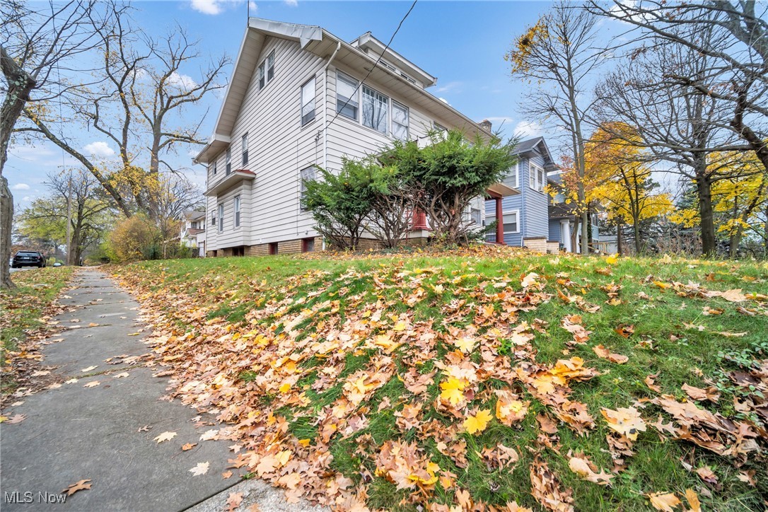 Cleveland Heights, Ohio 44121, United States, 7 Bedrooms Bedrooms, ,3 BathroomsBathrooms,Residential,Pending,22095