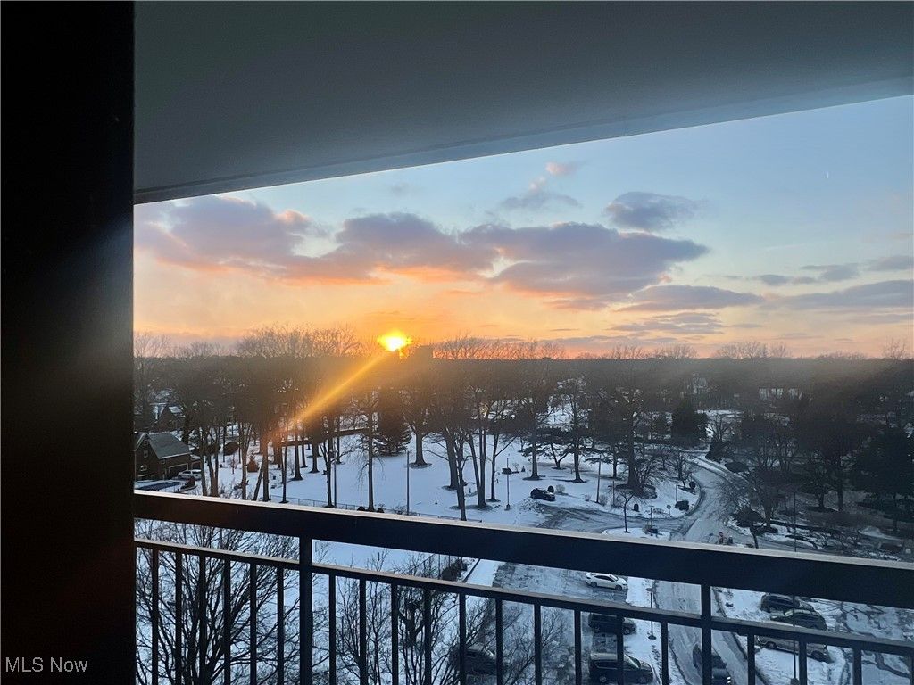 Photo of 12550 Lake Avenue #904, Lakewood, OH 44107 (MLS # 5183177)