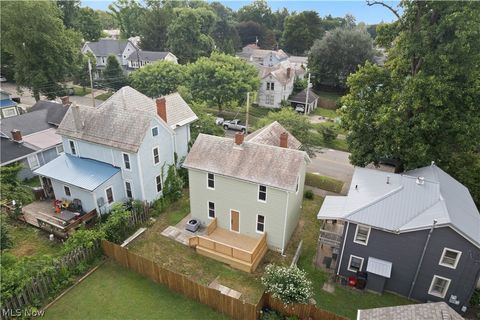 Tiny photo for 403 E Montgomery Street, Marietta, OH 45750 (MLS # 5224120)
