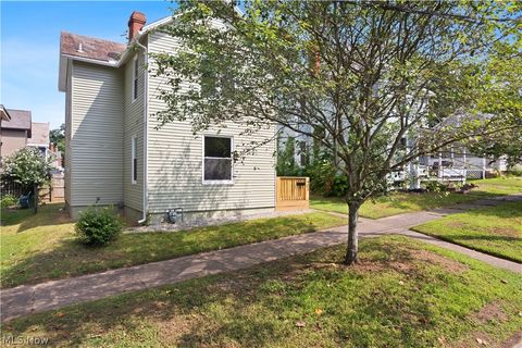 Tiny photo for 403 E Montgomery Street, Marietta, OH 45750 (MLS # 5224120)