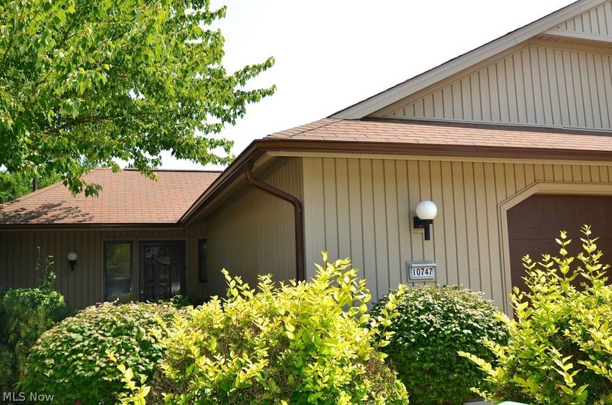 One of a kind 3 br 2.5 ba+ office. Freestanding cluster home all on one level. 3256 S.F. Bob Schmidt meadow trail assoc. Meadowood assn. pool/tennis/party room. Double private courtyard. Downsized lifestyle, one floor living and very little maintenance.(212.00 qtr.) but no downsizing in live space. What a combination! 1 year warranty and original owner: always well kept. gas available on street.