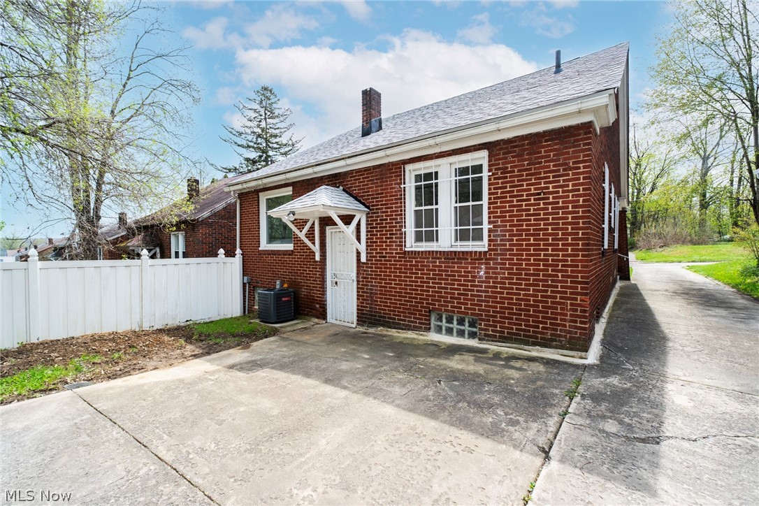 130 Roslyn Drive