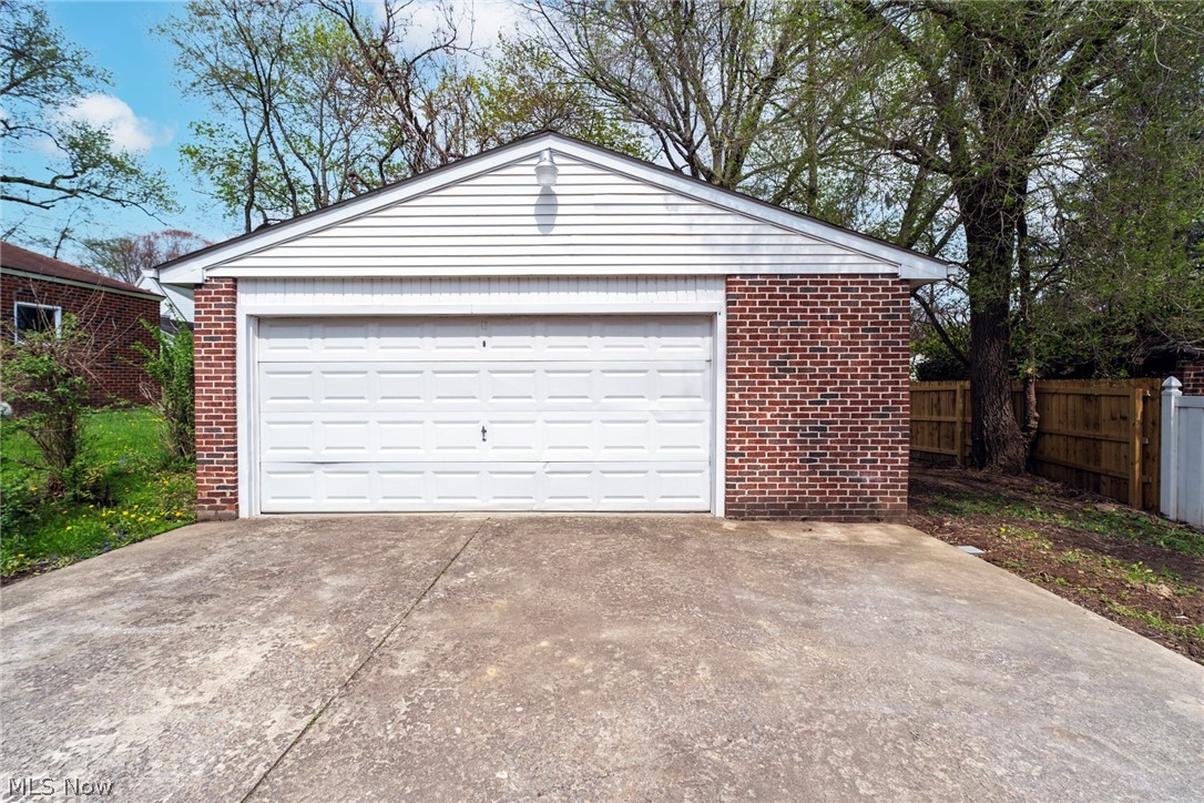 130 Roslyn Drive