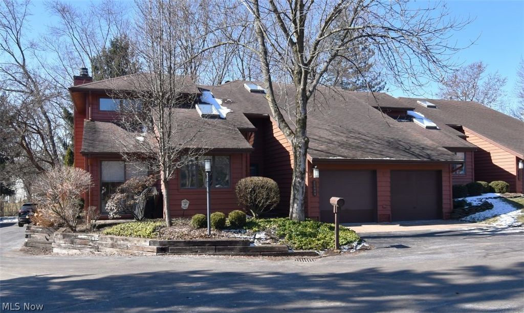 Photo of 25844 Fairmount Boulevard, Beachwood, OH 44122 (MLS # 5189382)