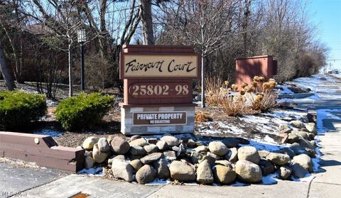 Tiny photo for 25844 Fairmount Boulevard, Beachwood, OH 44122 (MLS # 5189382)