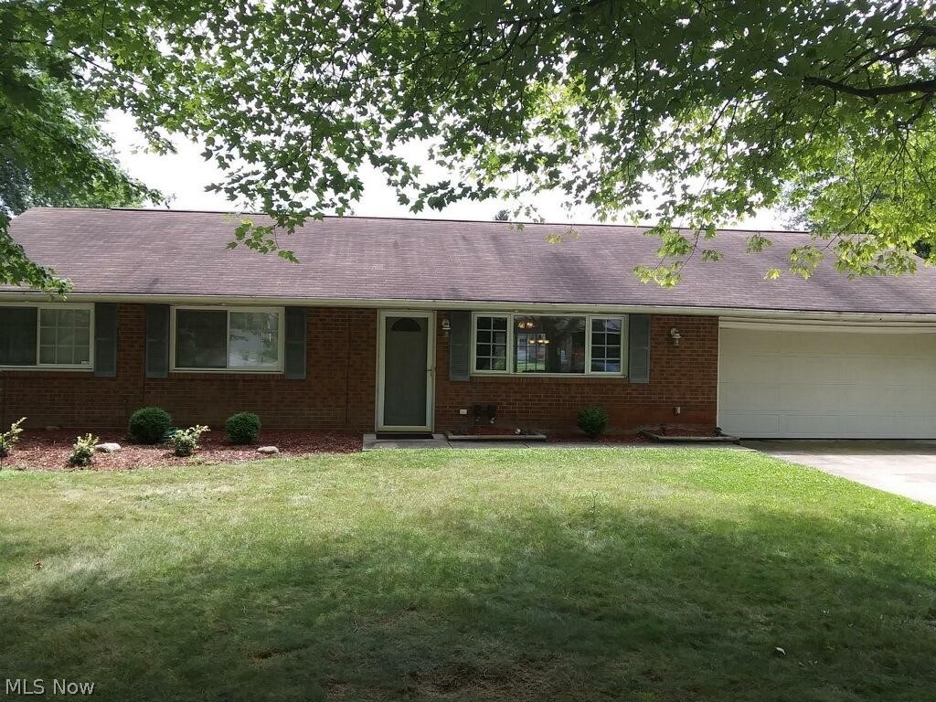 Well maintained ranch.
Priced to sell quickly.