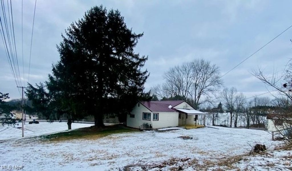 Photo of 10050 Norwich Drive, Norwich, OH 43767 (MLS # 5182227)