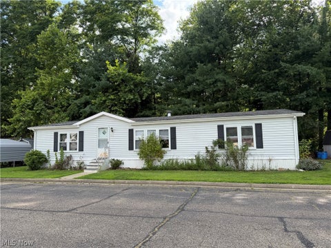 Homes For Sale - 408 Compass Circle<br/> New Philadelphia, OH 44663