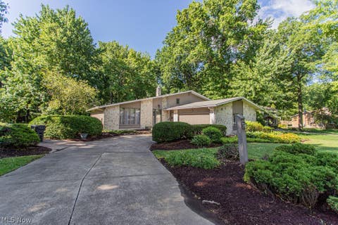 Photo of 9628 Cain Drive NE, Warren, OH 44484 (MLS # 5221439)