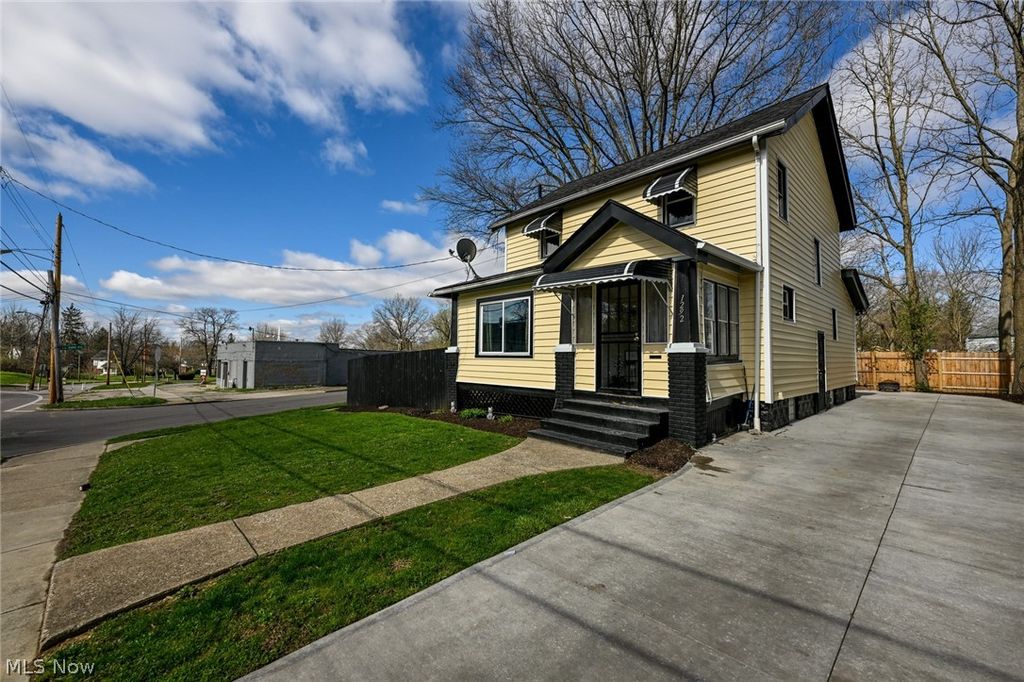 Photo of 1292 Diagonal Road, Akron, OH 44307 (MLS # 5202164)