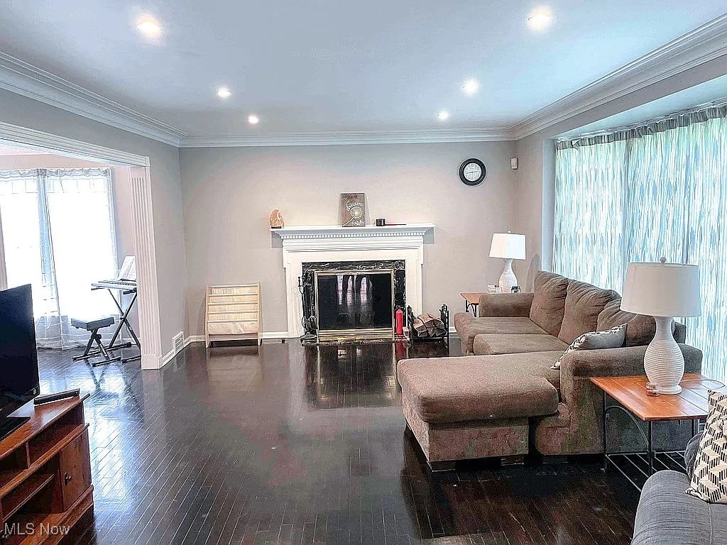 18520 Van Aken Boulevard