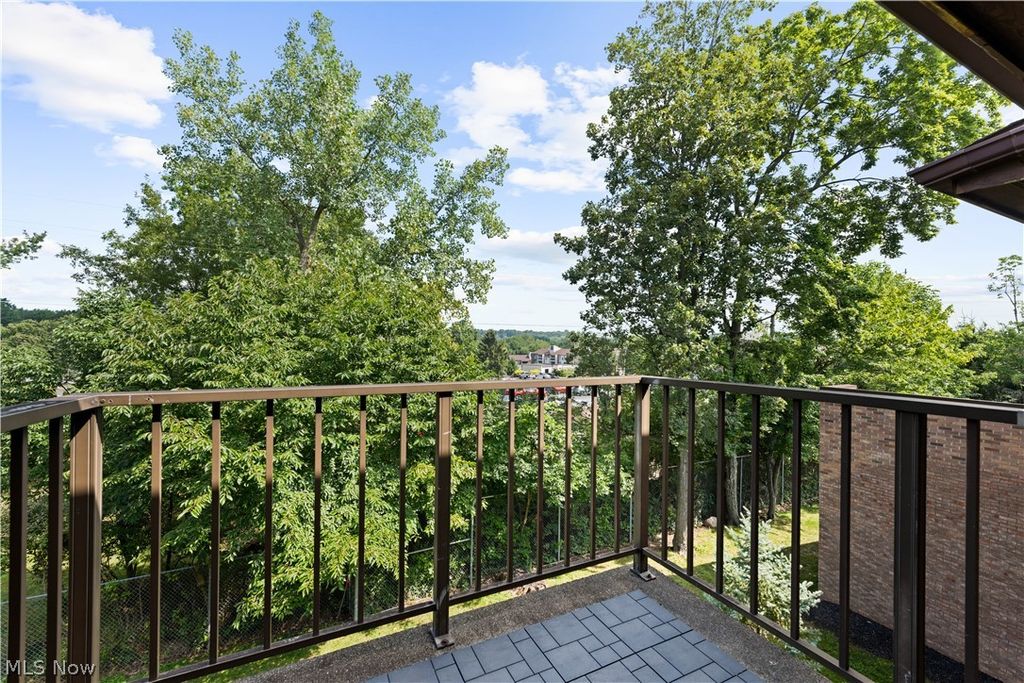 Photo of 550 Tollis Parkway #307, Broadview Heights, OH 44147 (MLS # 5188834)