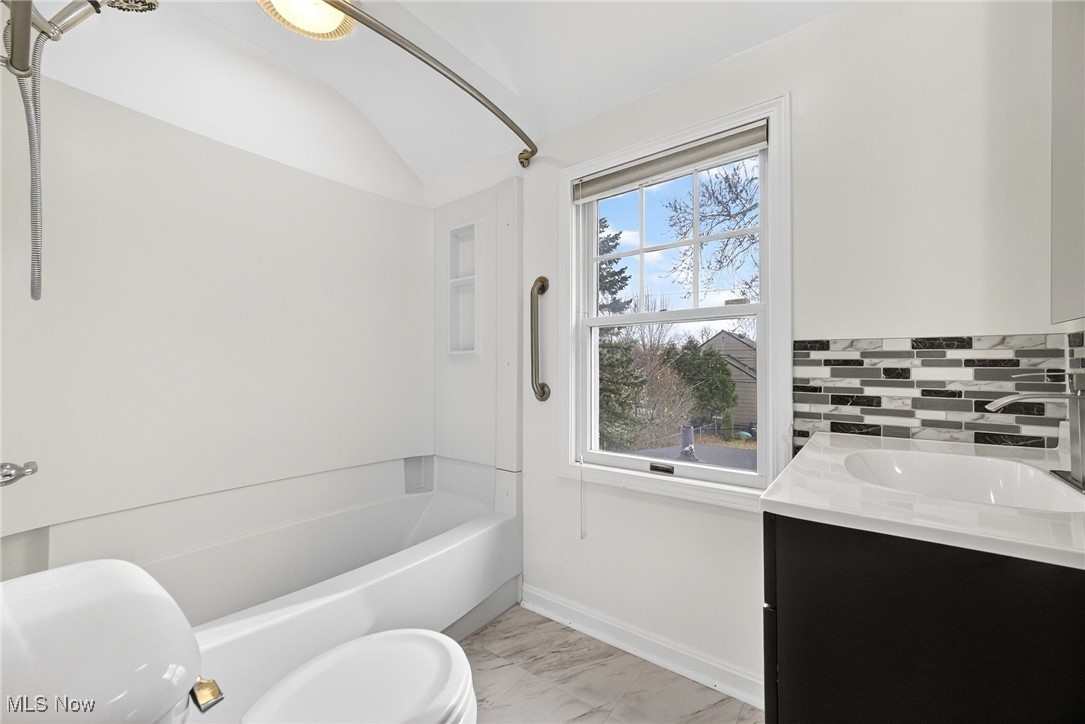 E A Markhams Richmond Manor S - Residential